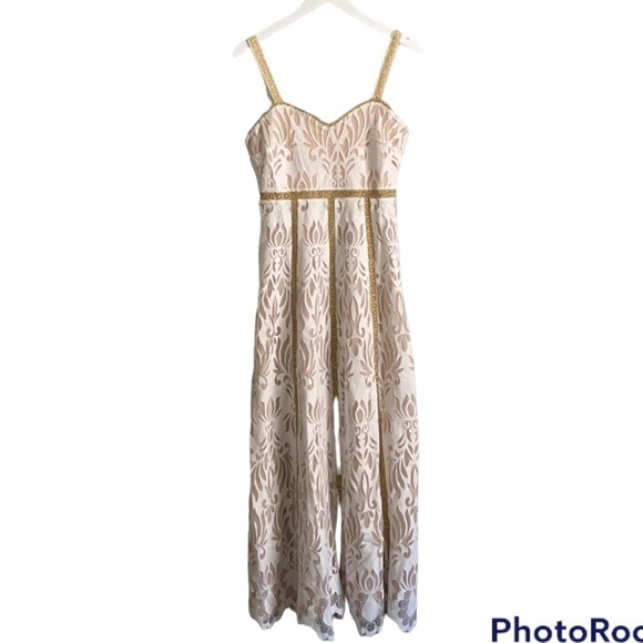 NEW FOXIEDOX LACE OVERLAY MAXI DRESS WHITE METALLIC GOLD EYELASH HEM | Small - Picture 3 of 17